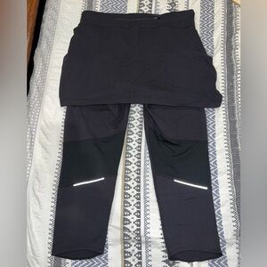 Athleta Black Contender 2-in-1 Skirted Capri Leggings -‎ Size: Small